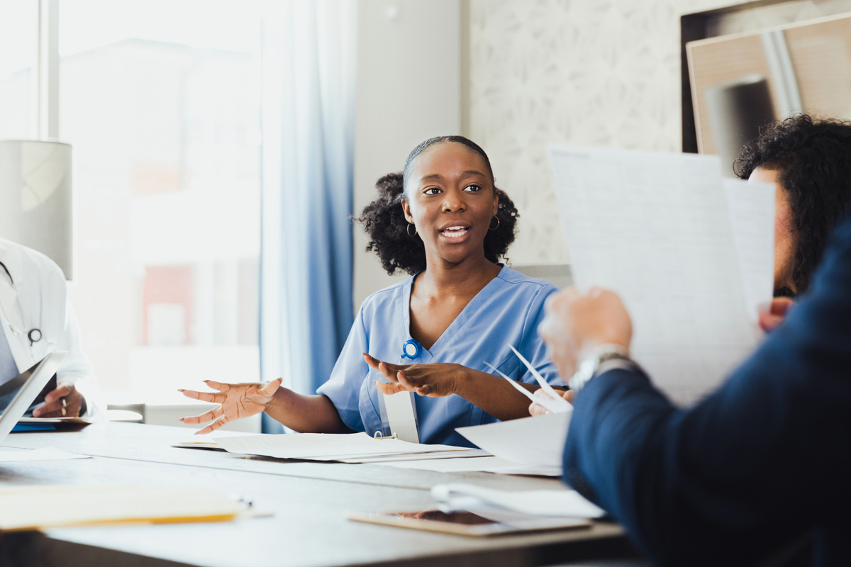 difference between nurse leaders and nurse managers